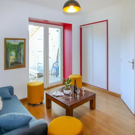 1 Bedroom Pet Friendly In Aubenas